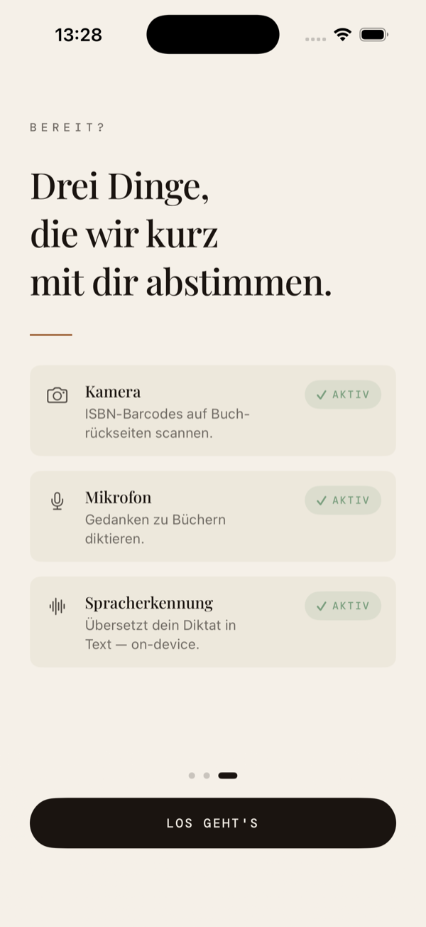 regal. Onboarding &mdash; Berechtigungen: Kamera f&uuml;r ISBN-Barcodes, Mikrofon und Spracherkennung f&uuml;r Diktat, alles on-device